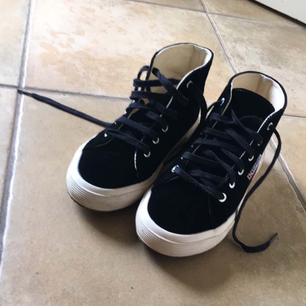 Brand new limited addition black velvet Supergas!!